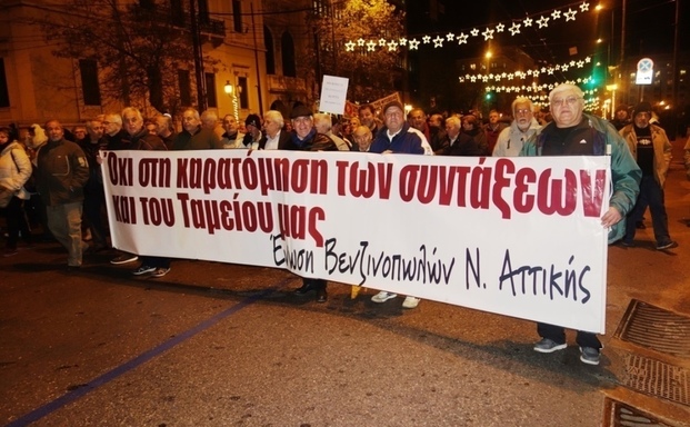 «Παράθυρο» για περικοπές στις συντάξεις σε δύο «δόσεις»