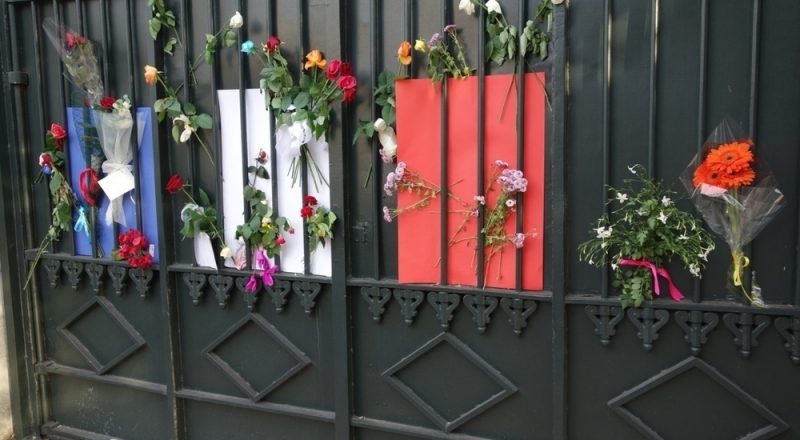 Επίθεση με χειροβομβίδα στη γαλλική πρεσβεία