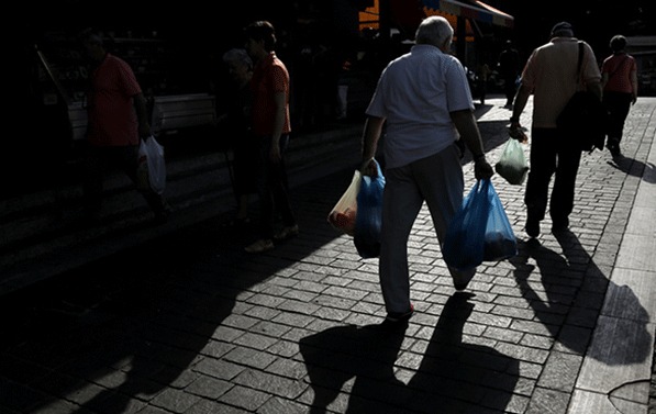 Νέα κρίση για την Ελλάδα, εκτιμά το Bloomberg