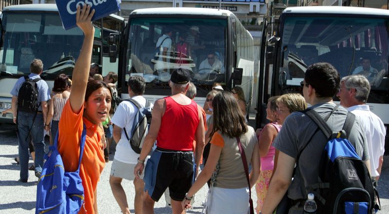 Πρόβλεψη ΣΕΤΕ για 19 εκατ. τουρίστες φέτος στην Ελλάδα