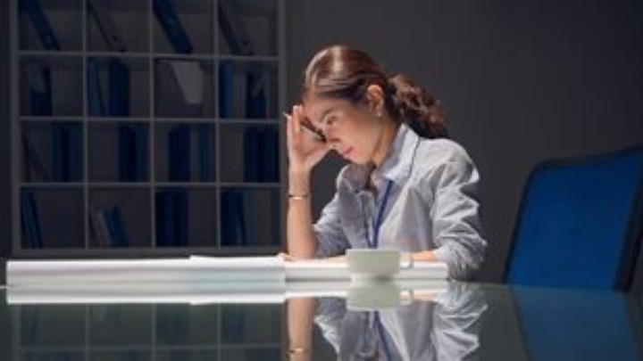 Αυξημένος ο κίνδυνος «κρυφής» υπέρτασης για όσους δουλεύουν πολλές ώρες στο γραφείο